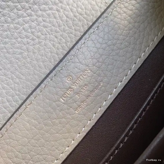 Frstbag ru LOUIS MINI CAPUCINES VUITTON 0609